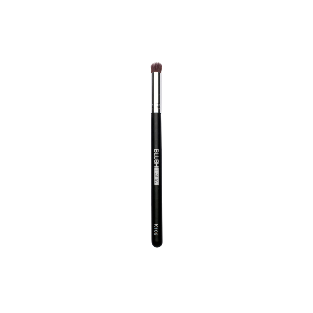 Pennello per base ombretto Blush Italia K109 con setole morbide e manico nero ergonomico, venduto da Teriam Service.
